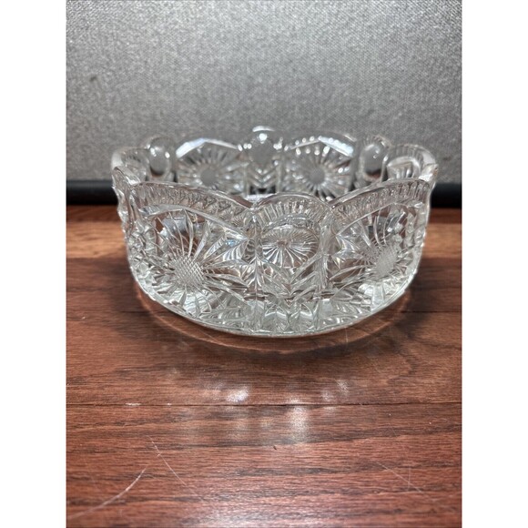 Gorgeous Lead Crystal Hostess Centerpiece Bowl Sun Flower Thumbprint - Picture 1 of 4